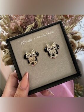 NEW IN BOX Disney x BaubleBar Minnie Mouse Earrings Silver Sparkling Crystal Bow
